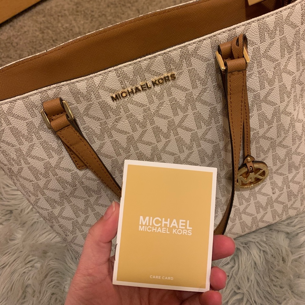 Authentic Michael Kors Morgan Tote (Vanilla) - Picture 8 of 8